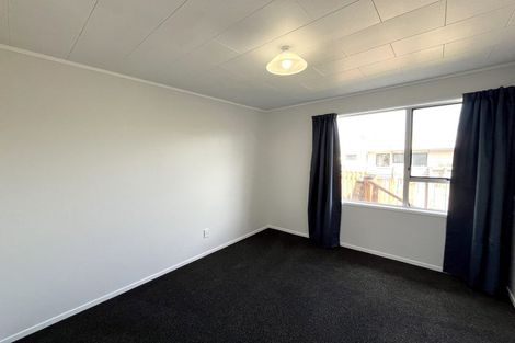 Photo of property in 28 Larissa Avenue, Henderson, Auckland, 0610