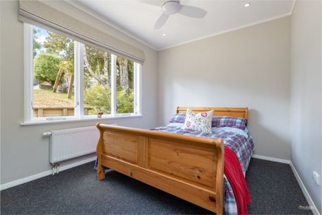 Photo of property in 19 Vista Crescent, Maoribank, Upper Hutt, 5018