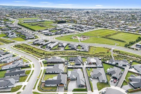 Photo of property in 13 Angus Place, Rangiora, 7400