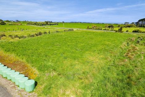 Photo of property in 7104 South Road, Warea, New Plymouth, 4381