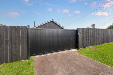 Photo of property in 36 Barrys Road, Glendene, Auckland, 0602