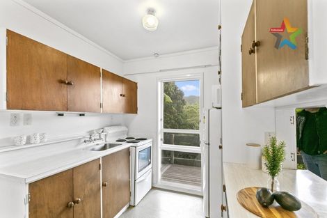 Photo of property in 28 Woodhouse Avenue, Karori, Wellington, 6012