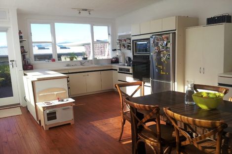 Photo of property in 89 Queens Drive, Lyall Bay, Wellington, 6022