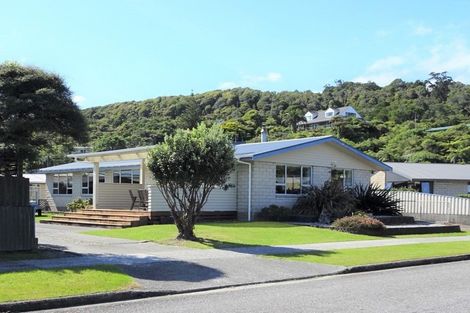 Photo of property in 1 Loris Place, Karoro, Greymouth, 7805