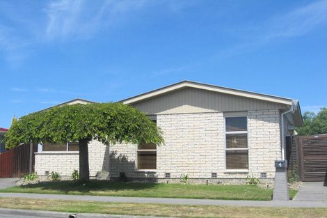 Photo of property in 4 De Bloge Place, Burwood, Christchurch, 8061