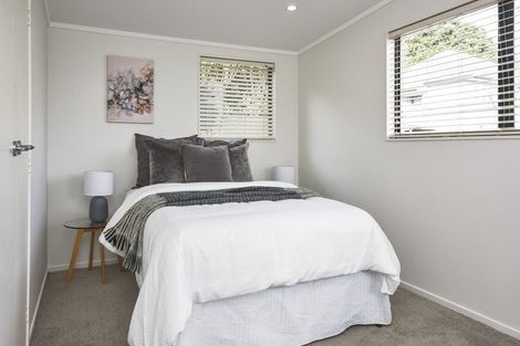 Photo of property in 2/24 Colonial Road, Birkenhead, Auckland, 0626