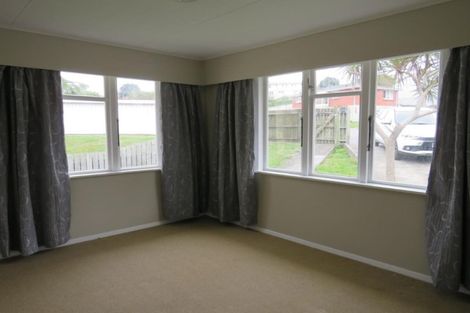 Photo of property in 27 York Place, Cannons Creek, Porirua, 5024
