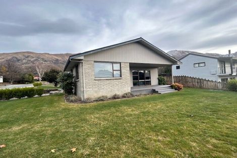 Photo of property in 2 Heuchan Lane, Wanaka, 9305