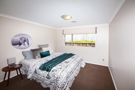 Photo of property in 212 Westchester Drive, Churton Park, Wellington, 6037