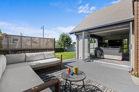 Photo of property in 10 Lakebridge Place, Parklands, Christchurch, 8083