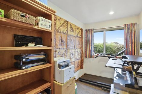 Photo of property in 16 Ribbonwood Close, Normanby, Dunedin, 9010