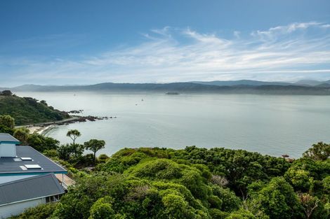 Photo of property in 46 Fortification Road, Karaka Bays, Wellington, 6022