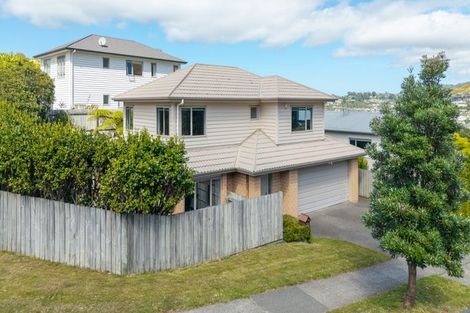 Photo of property in 92 Amesbury Drive, Churton Park, Wellington, 6037