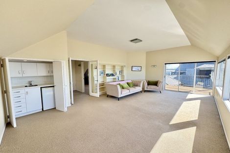 Photo of property in 2 Cliff Road, Torbay, Auckland, 0630