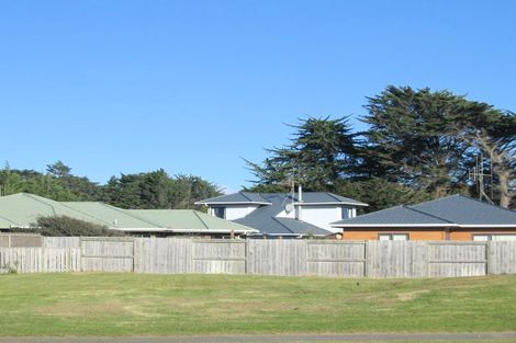 Photo of property in 17 Karaka Street, Otaki Beach, Otaki, 5512