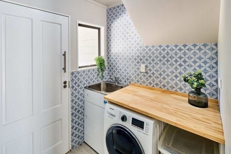 Photo of property in 43 Lakewood Avenue, Churton Park, Wellington, 6037