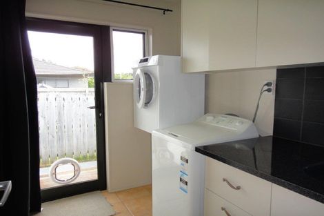 Photo of property in 10 Endeavour Place, One Tree Point, 0118