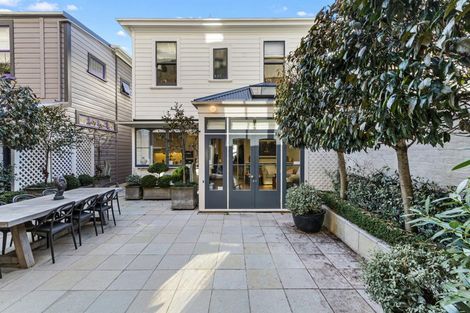 Photo of property in 198 Oriental Parade, Oriental Bay, Wellington, 6011