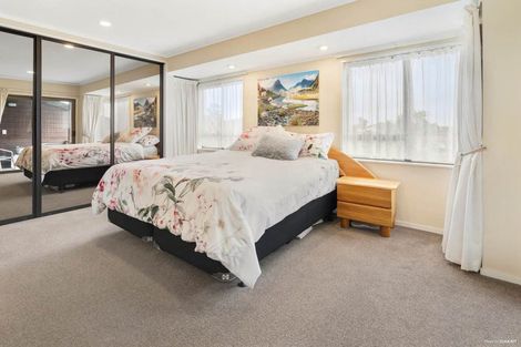 Photo of property in 37 Pigeon Mountain Road, Half Moon Bay, Auckland, 2012