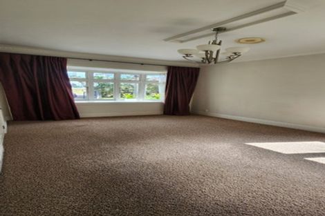 Photo of property in 186 Boord Crescent, Kumeu, 0891