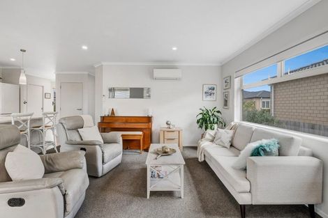 Photo of property in 8 Waitaha Close, Orewa, 0931