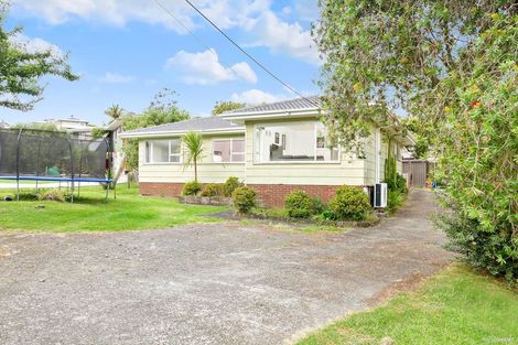 Photo of property in 38 Sylvan Crescent, Te Atatu South, Auckland, 0610