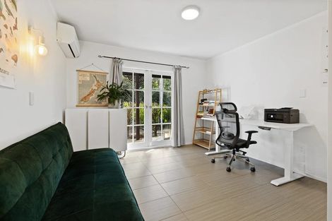 Photo of property in 14b South Lynn Road, Titirangi, Auckland, 0604