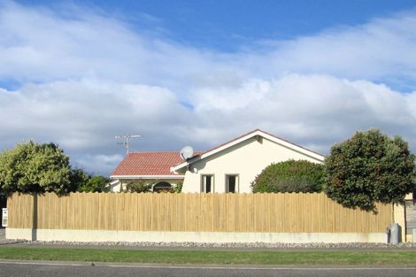 Photo of property in 194 Tutere Street, Waikanae Beach, Waikanae, 5036
