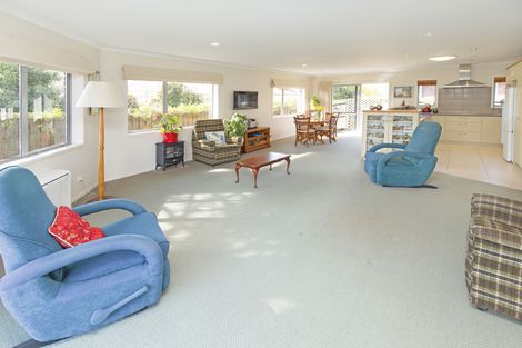 Photo of property in 76 Florence Avenue, Orewa, 0931
