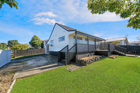 Photo of property in 1/2 Kennington Drive, Clendon Park, Auckland, 2103