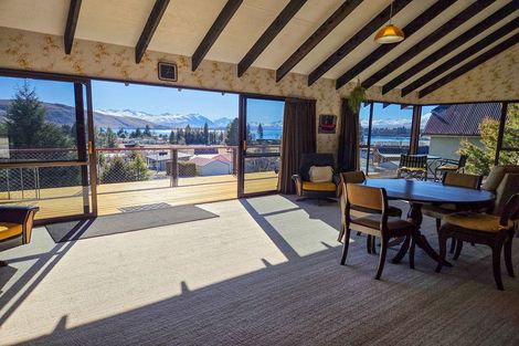 Photo of property in 10 Hamilton Drive, Lake Tekapo, 7999