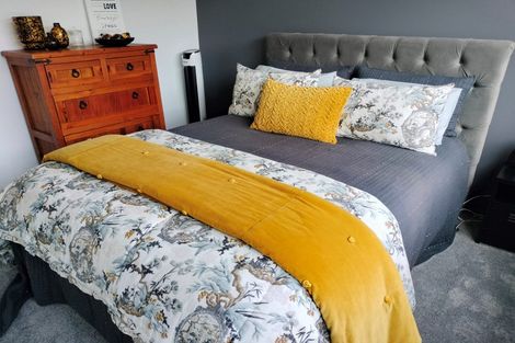 Photo of property in 14 Hamblyn Street, Strandon, New Plymouth, 4312