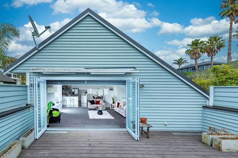 Photo of property in 123a Hobsonville Road, West Harbour, Auckland, 0618