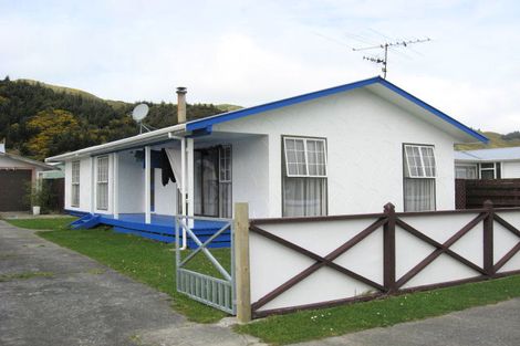 Photo of property in 32 Berkeley Road, Wainuiomata, Lower Hutt, 5014
