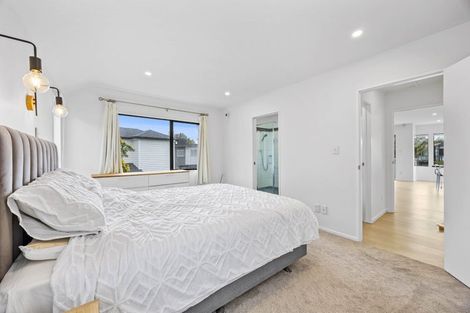 Photo of property in 2/4 Rogers Avenue, Eastern Beach, Auckland, 2012