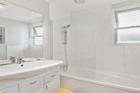 Photo of property in 5 Cooper Place, Papakura, 2110