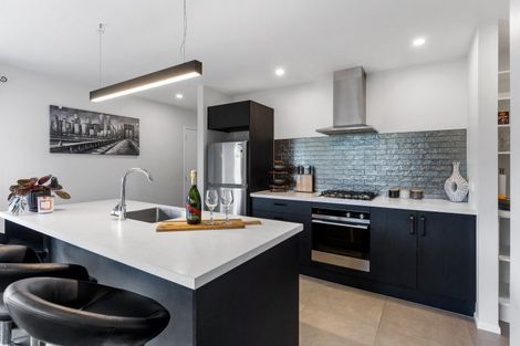 Photo of property in 5 Ruru Lane, Hurworth, New Plymouth, 4310