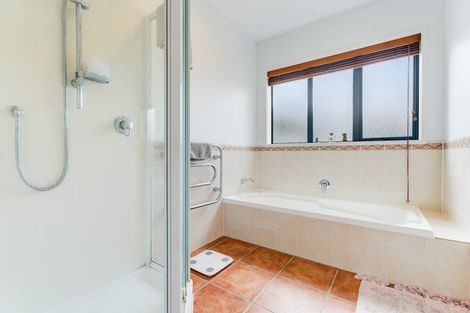 Photo of property in 76 Lothian Brae, Wattle Downs, Auckland, 2103