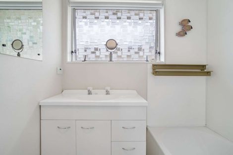 Photo of property in 2/123 Pigeon Mountain Road, Half Moon Bay, Auckland, 2012