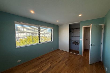Photo of property in 28 Baulcomb Parade, Windsor Park, Auckland, 0632
