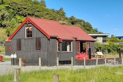 Photo of property in 145 Te Mahoe Road, Mokau, 4376