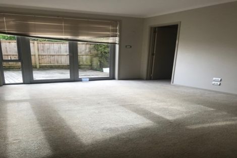 Photo of property in 18 Horizon View Road, Oteha, Auckland, 0632