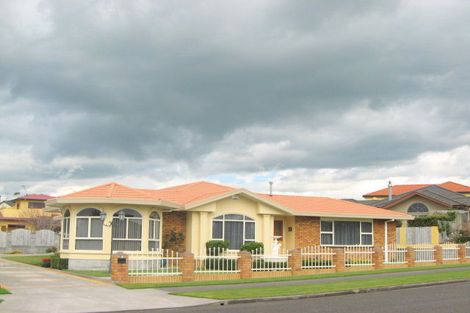 Photo of property in 9 Shelter Grove, Frankleigh Park, New Plymouth, 4310