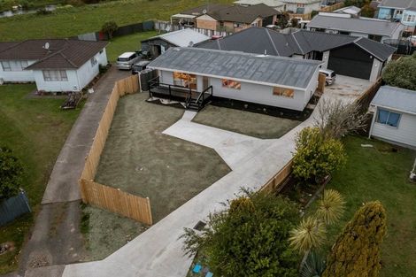 Photo of property in 25 Pukeroa Place, Papakura, 2110