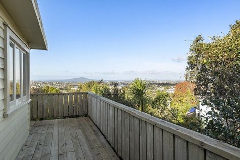 Photo of property in 29 Sunset Road, Totara Vale, Auckland, 0632