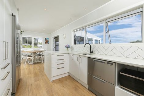 Photo of property in 107 Oreil Avenue, West Harbour, Auckland, 0618