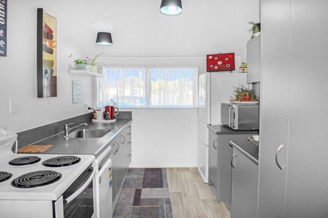 Photo of property in 33a Avenue Road, Foxton, 4814