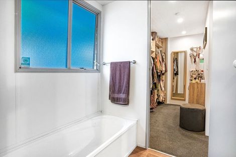 Photo of property in 11 Beauchamp Drive, Massey, Auckland, 0614