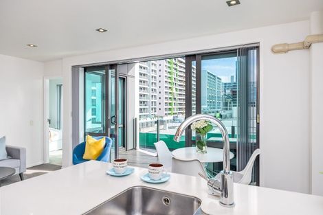 Photo of property in 6 Lancelot Road, Orewa, 0931