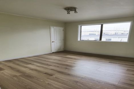 Photo of property in 16 Massine Place, Randwick Park, Auckland, 2105